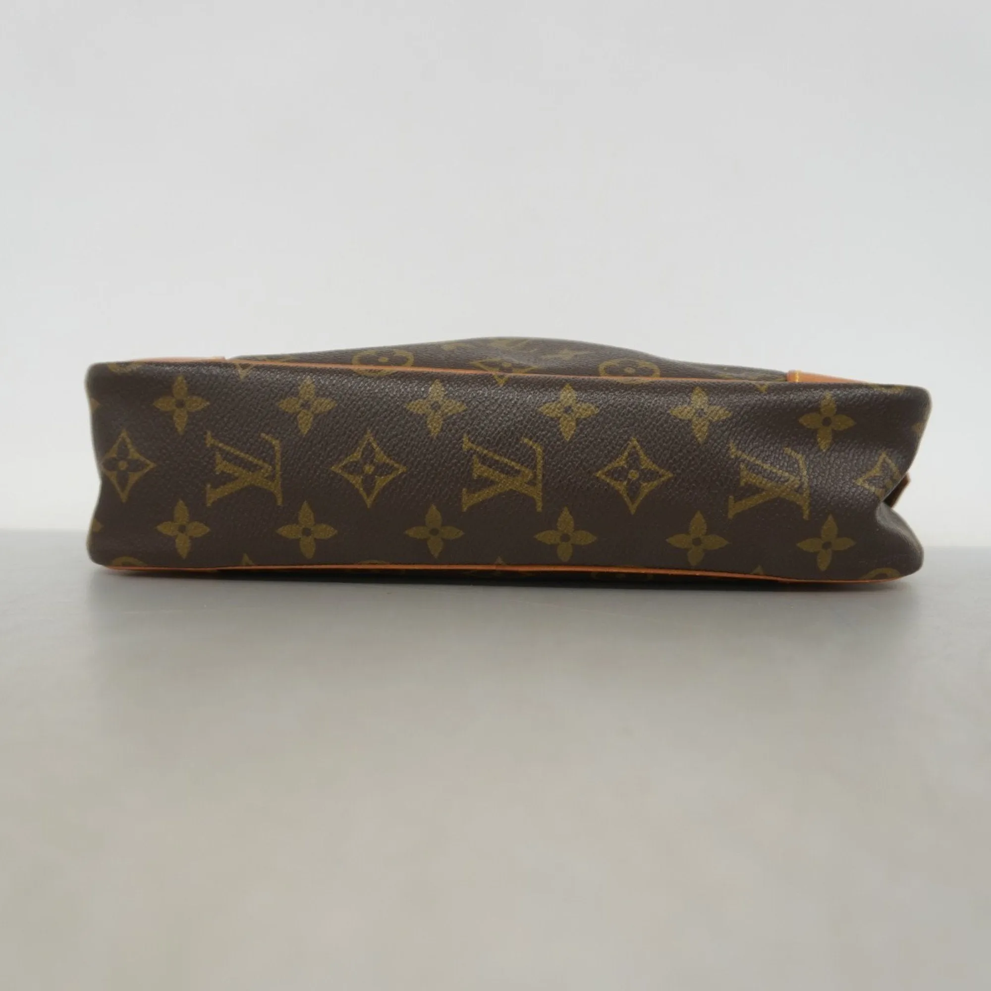 Louis Vuitton Clutch Bag (Pre-Owned)