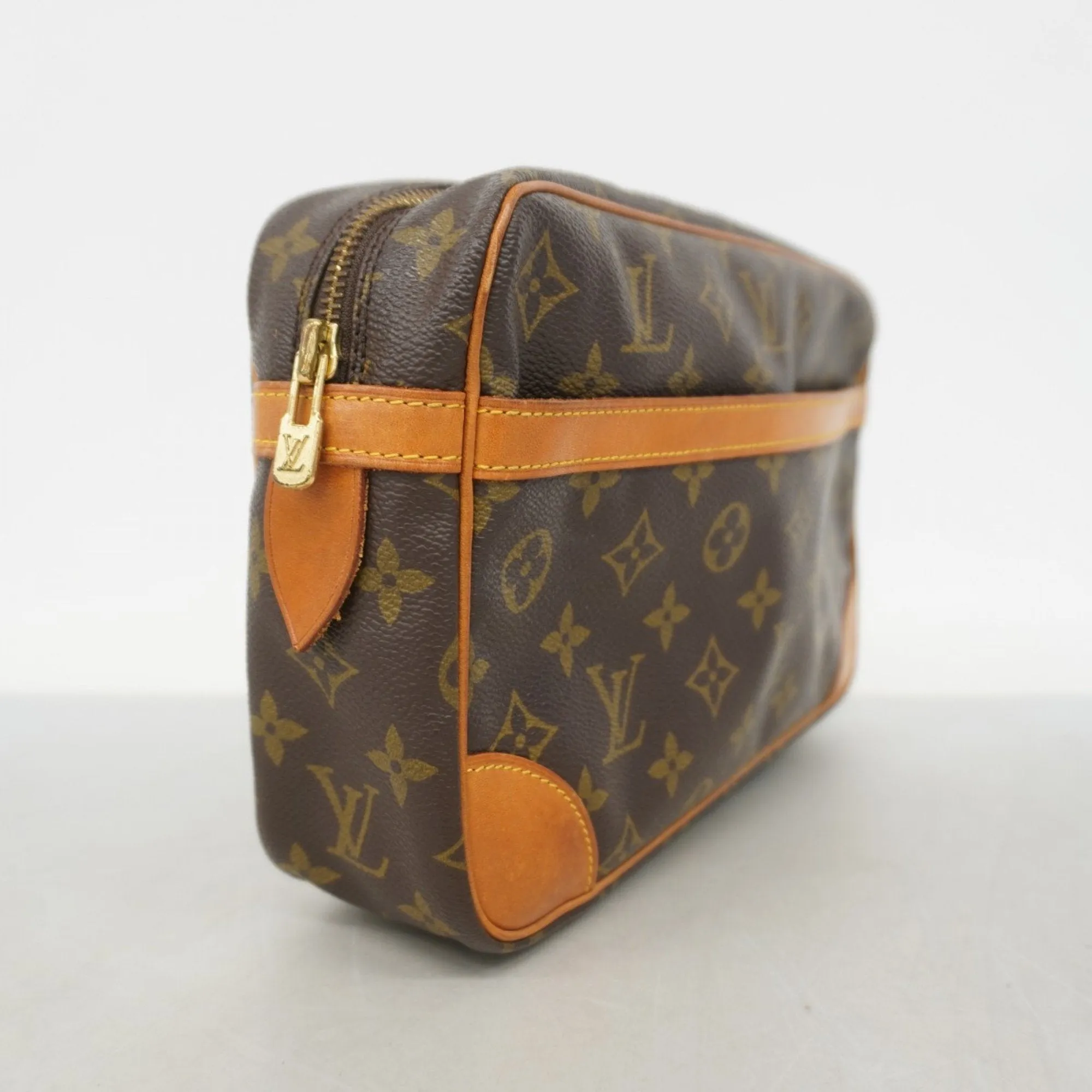 Louis Vuitton Clutch Bag (Pre-Owned)