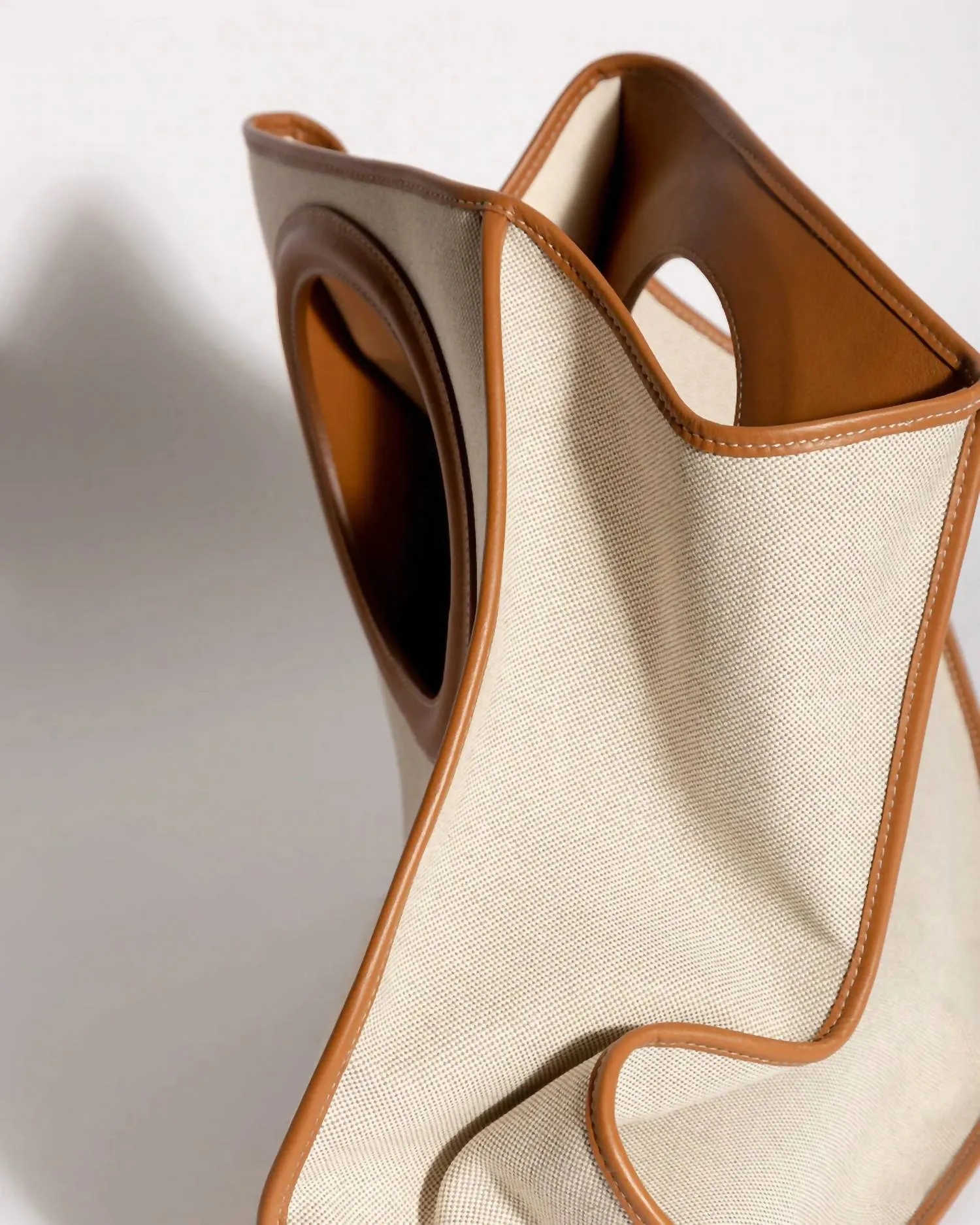 Roda L Canvas Tote Bag In Beige/ Tan