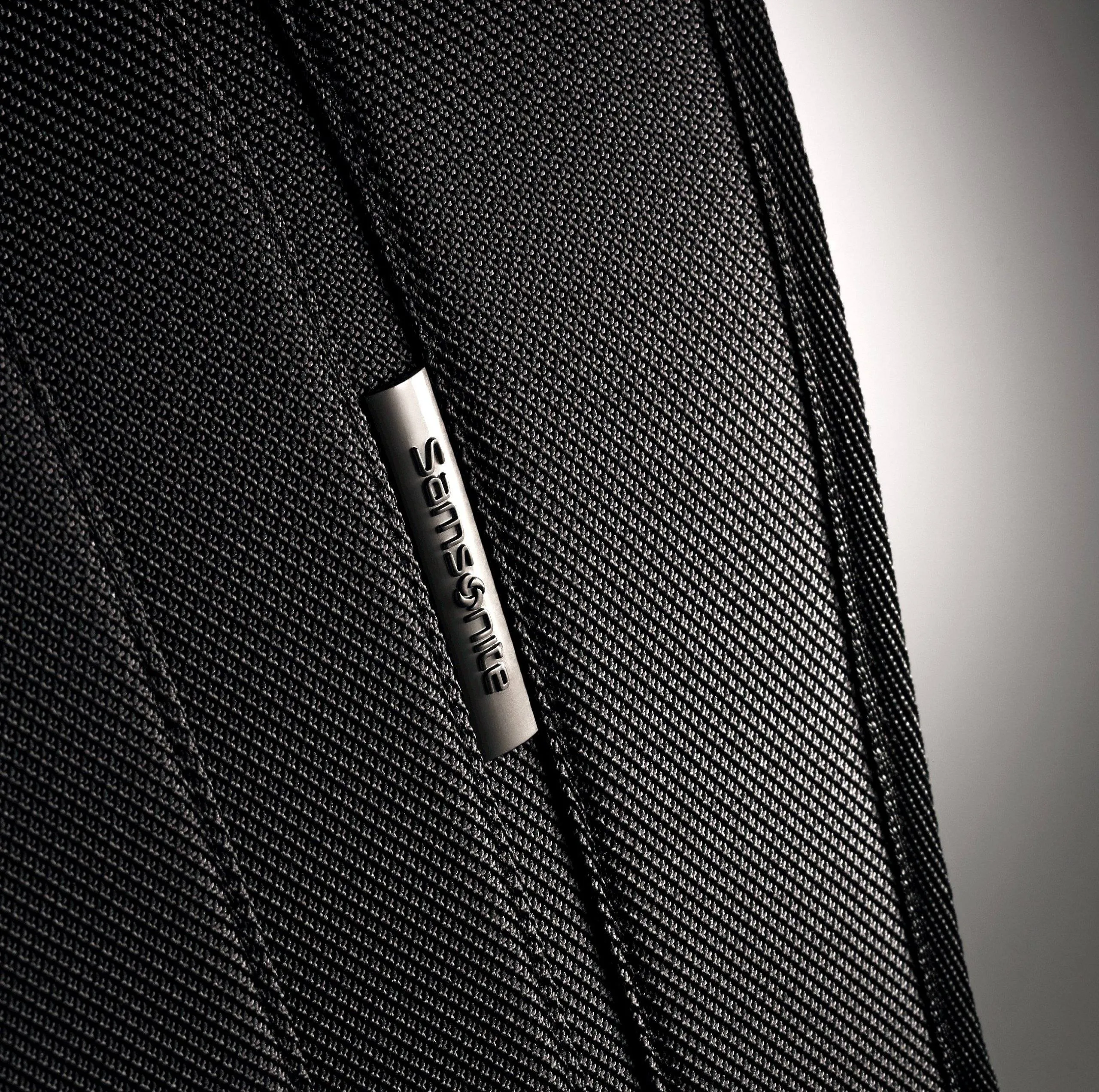 Samsonite Leverage Medium pot Case