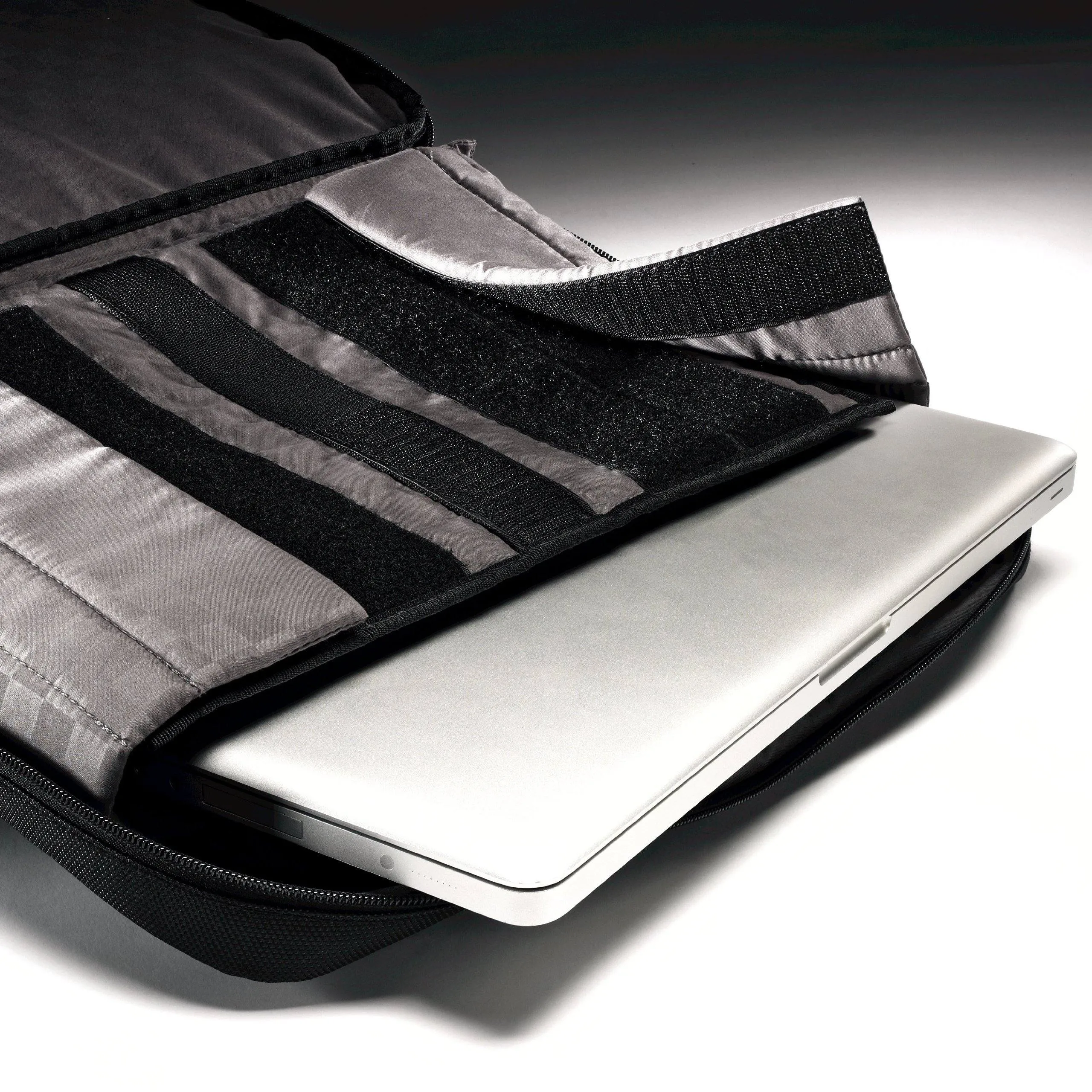Samsonite Leverage Medium pot Case