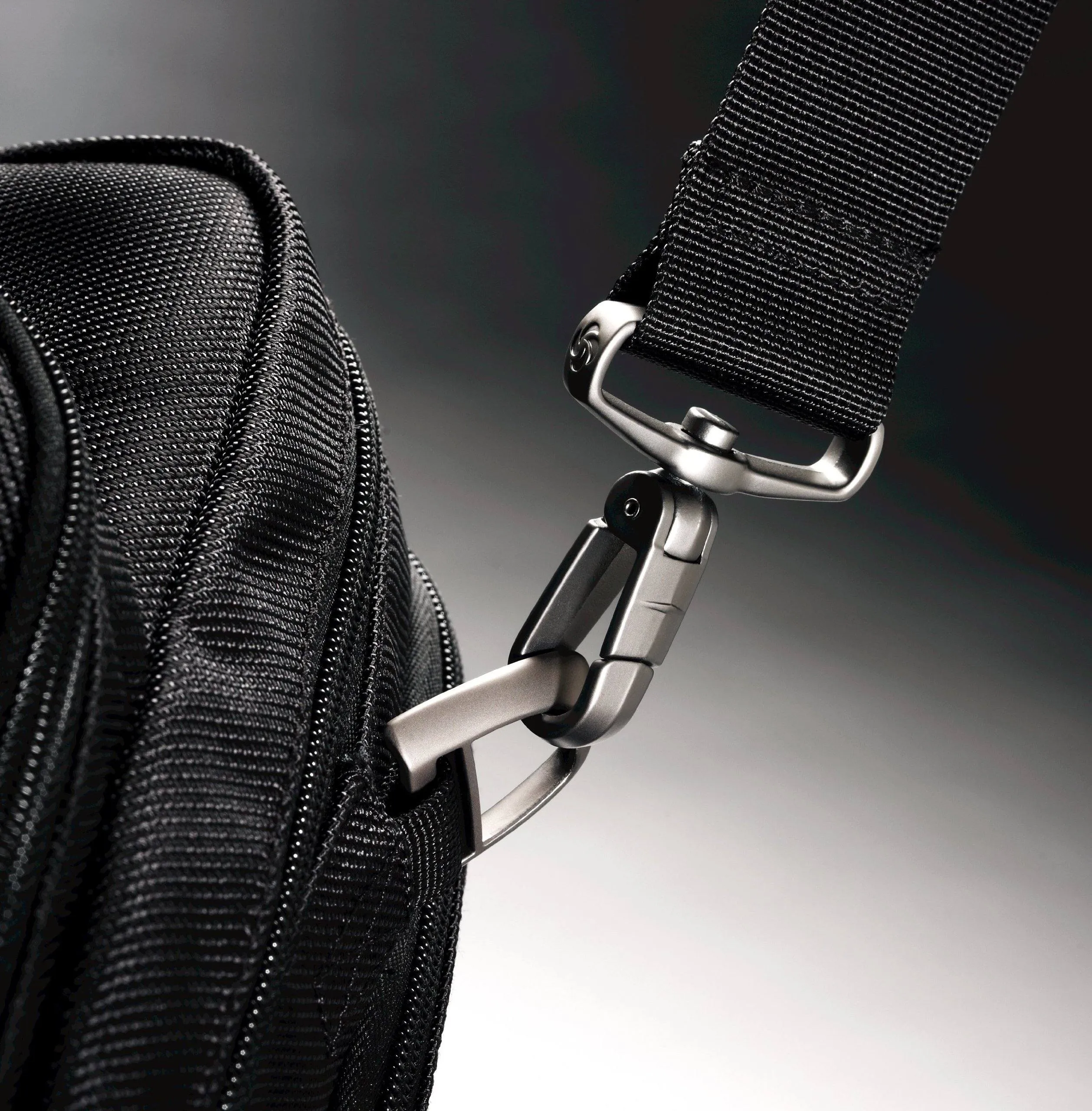 Samsonite Leverage Medium pot Case