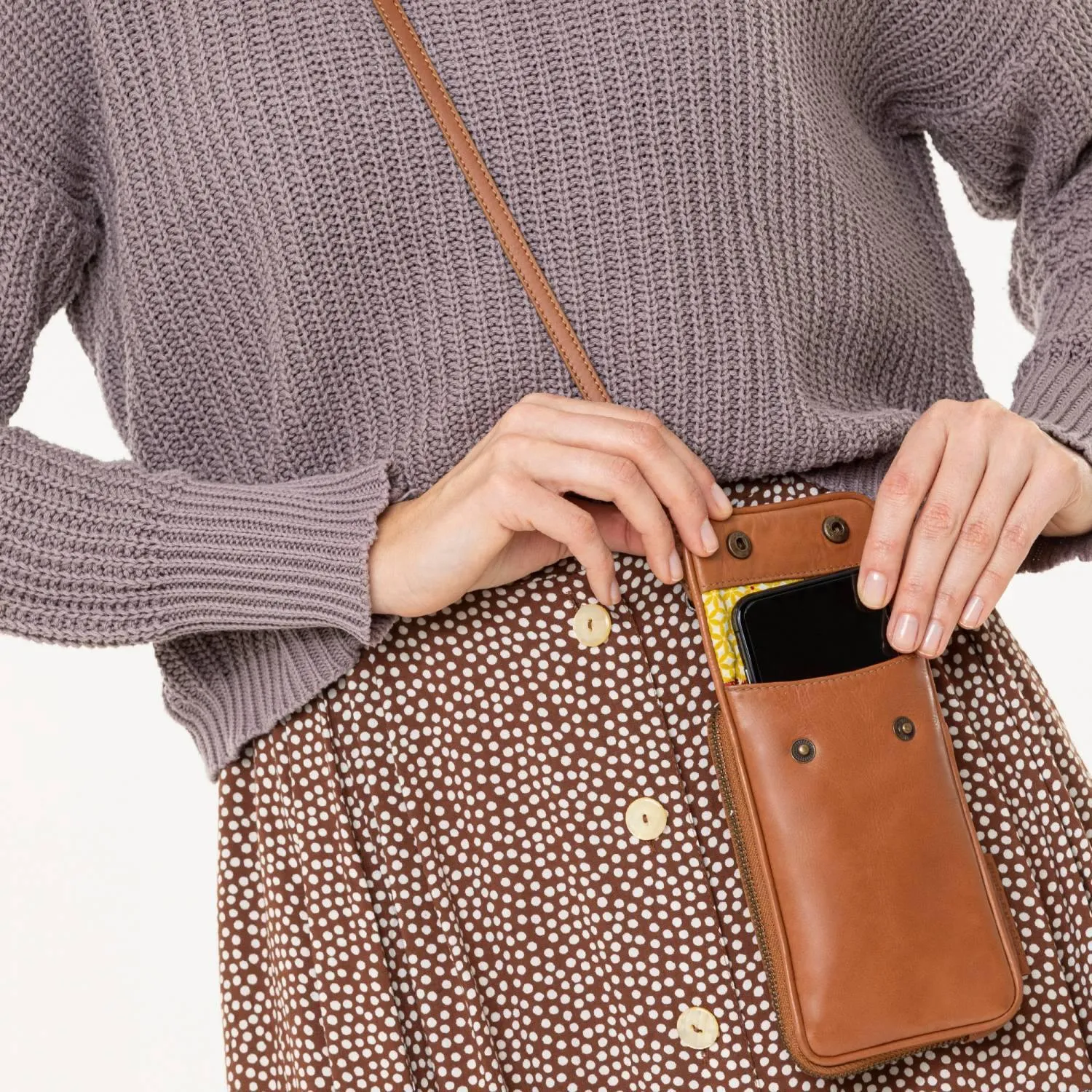 Aunts & Uncles Jamies Orchard Cloudberry Phone Bag