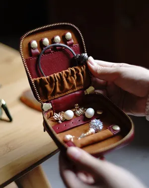 Cute Women Red Leather Small Jewelry Organizer Mini Jewelry Portable Jewelry Storage Box For Women