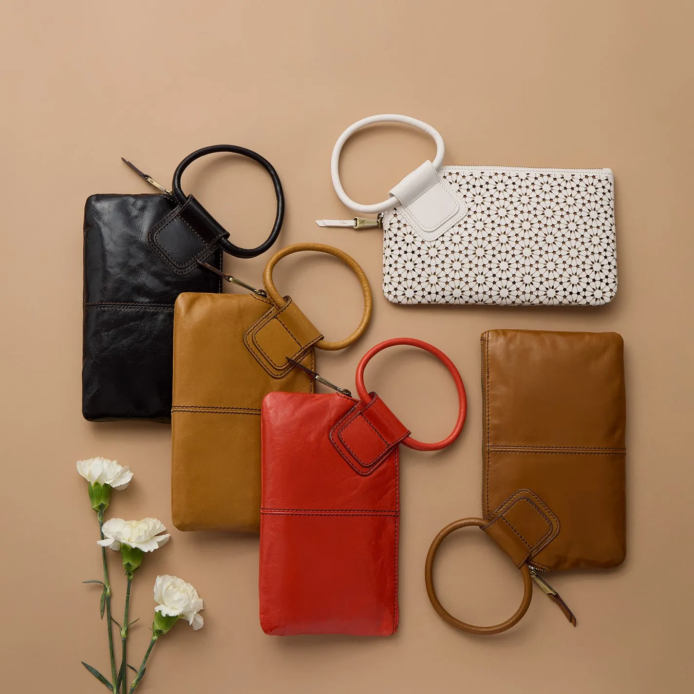 Sable Wristlet In Polished Leather - Grenadine